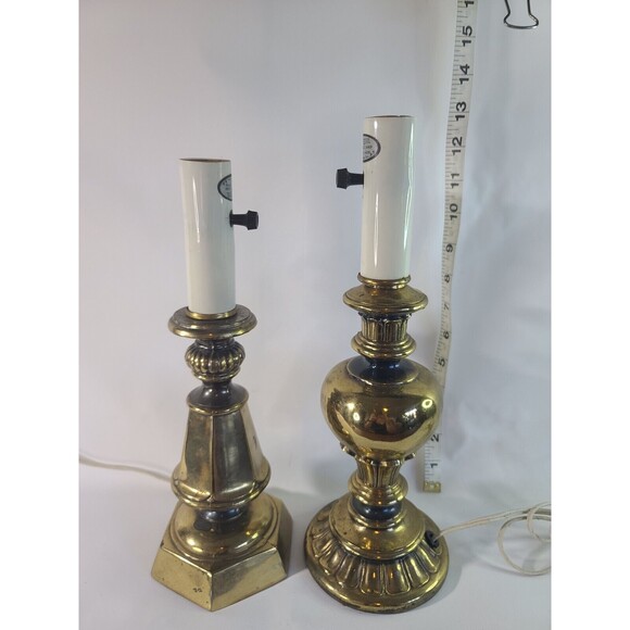 Pair of Mid Century Modern Underwriter Laboratories Lamps - Picture 11 of 12